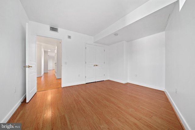 unfurnished room with light hardwood / wood-style flooring