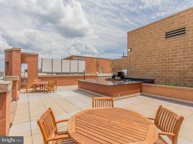 view of patio featuring an outdoor kitchen