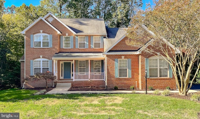 view of front facade featuring a porch and a front lawn