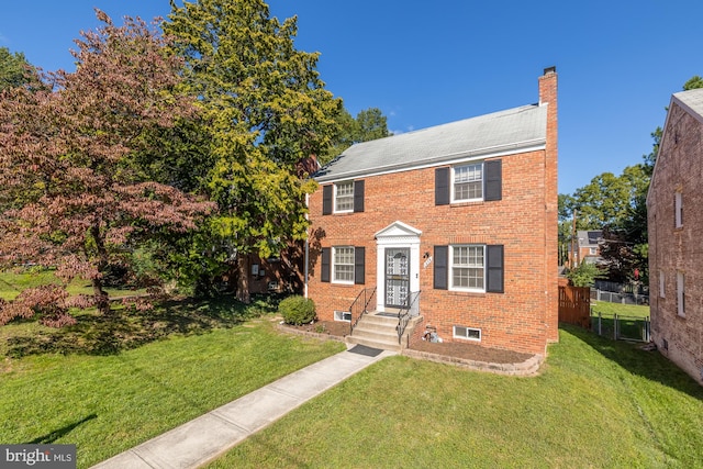 colonial home featuring a front lawn