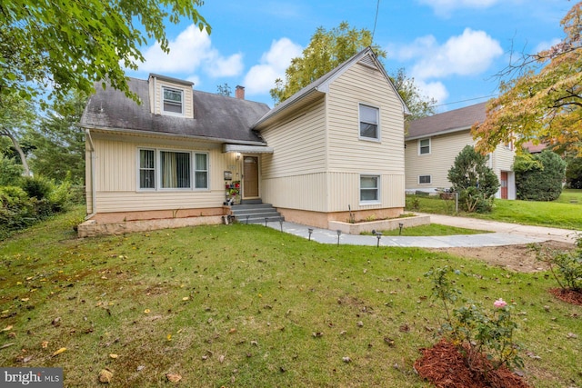 view of front of house featuring a front yard