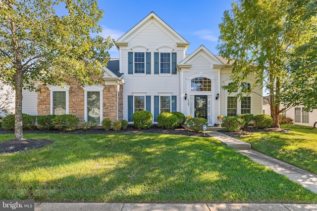 view of front of home featuring a front lawn