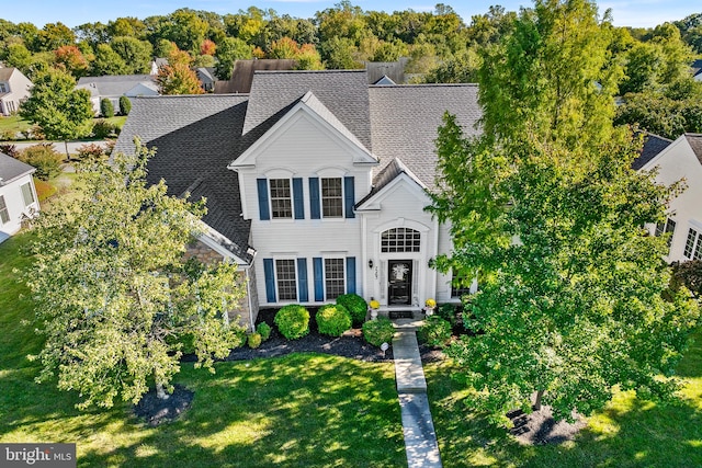 view of front of home featuring a front lawn