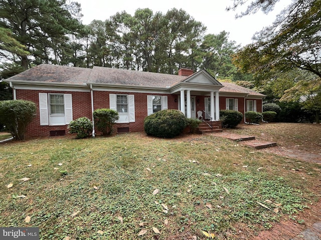 view of front facade featuring a front yard