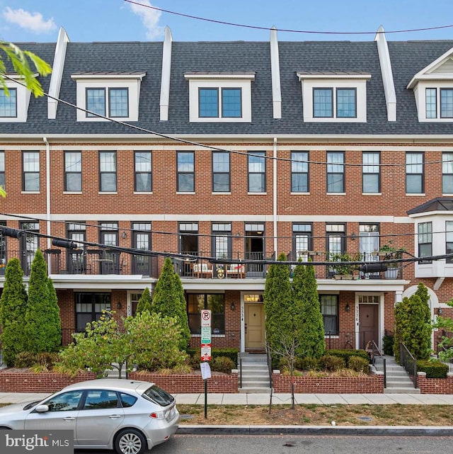 townhome / multi-family property featuring a balcony