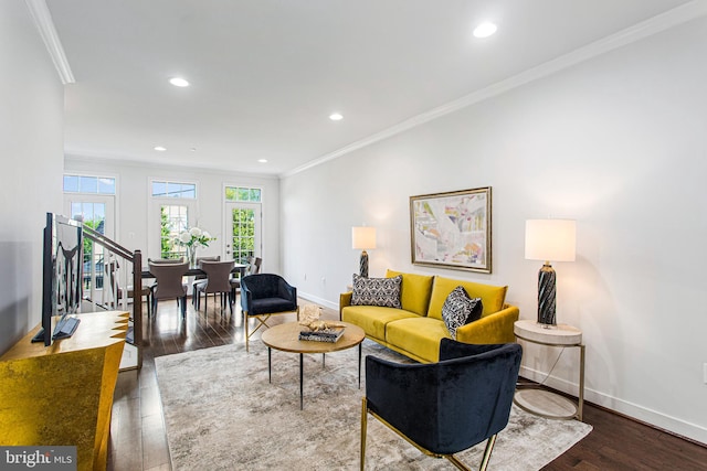 living room with wood-type flooring and crown molding