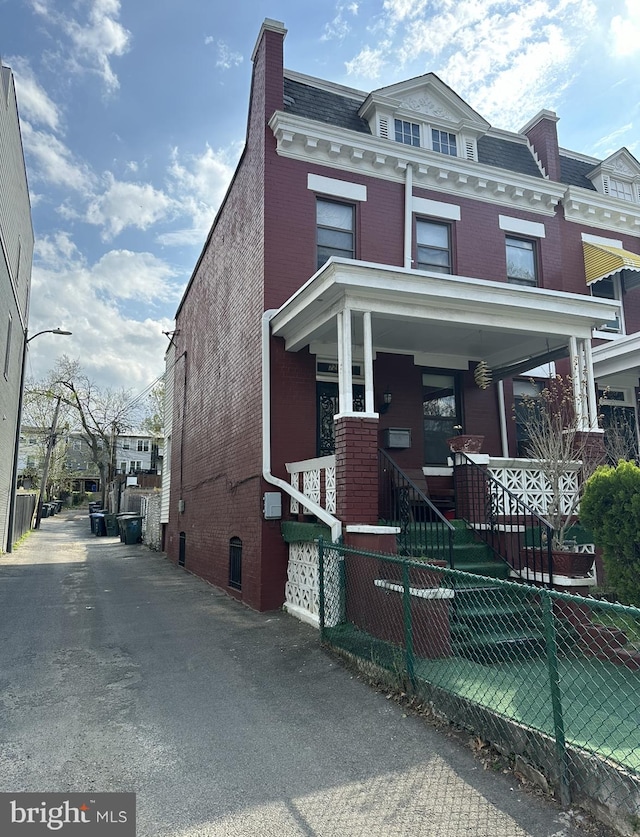 view of front facade with covered porch