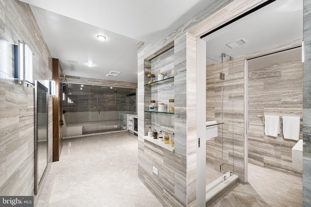 bathroom featuring tile walls