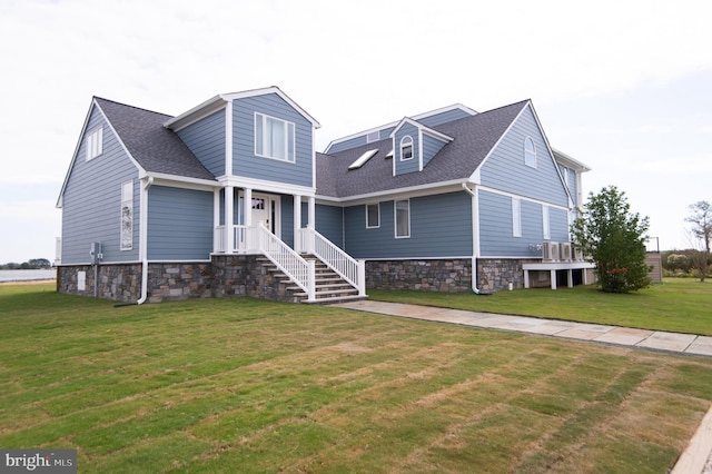 view of front facade featuring a front yard