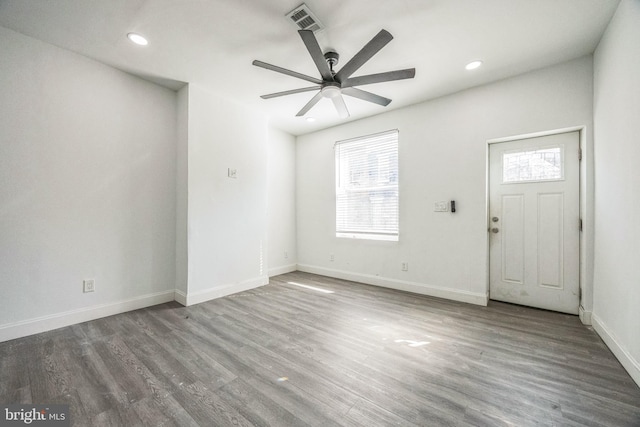 foyer entrance featuring dark wood-type flooring and ceiling fan