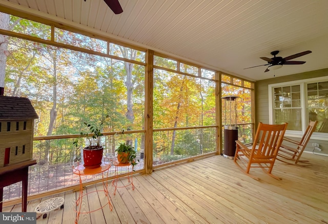 sunroom featuring ceiling fan