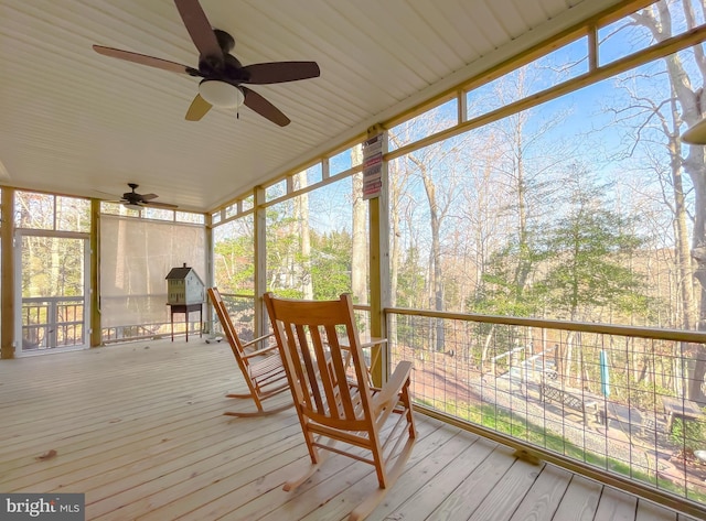 sunroom / solarium with ceiling fan