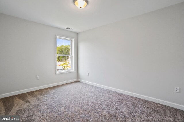 unfurnished room featuring carpet floors