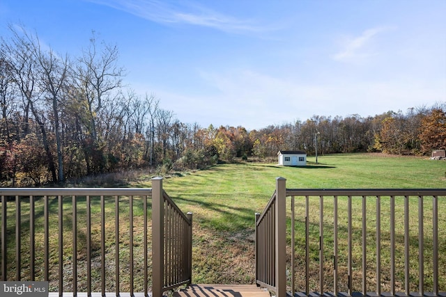 view of yard with a storage unit