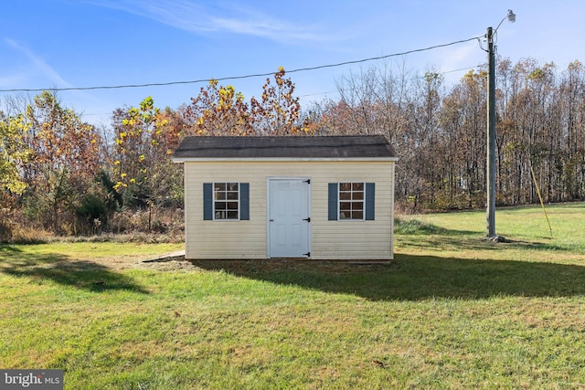 view of outdoor structure featuring a yard