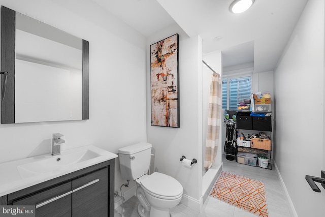 bathroom with curtained shower, vanity, and toilet