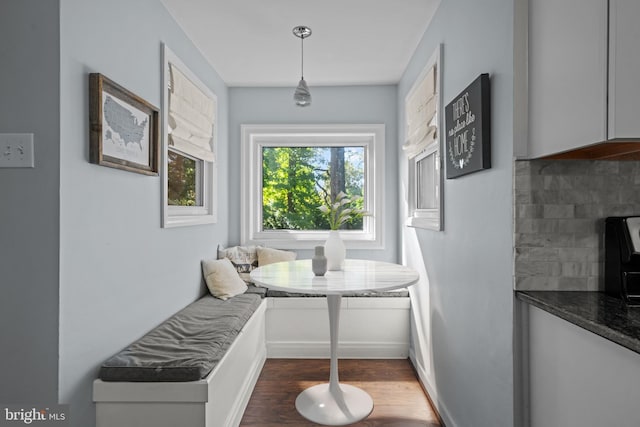 dining room with dark wood-type flooring and breakfast area