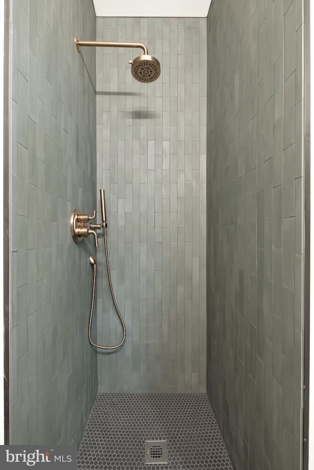 bathroom with tiled shower