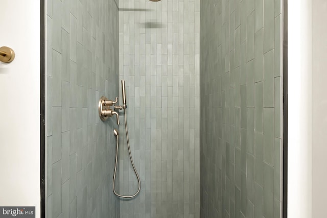 details featuring a tile shower