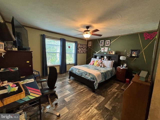 bedroom with ceiling fan, a textured ceiling, and dark hardwood / wood-style flooring