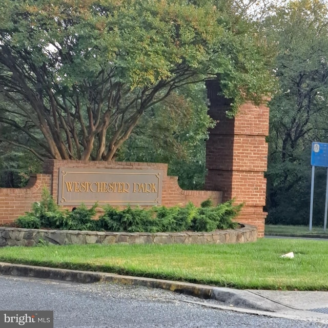 view of community / neighborhood sign