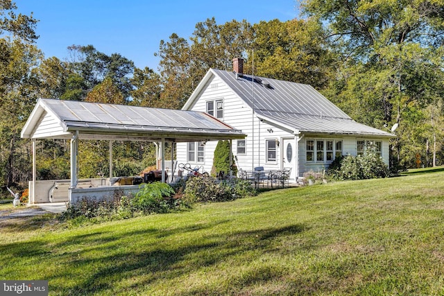 back of house featuring a yard