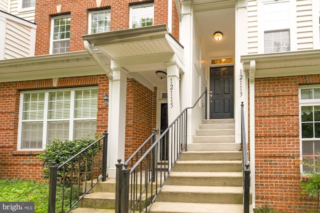 property entrance with covered porch