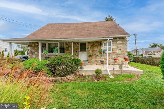 view of front of house featuring a front yard and covered porch