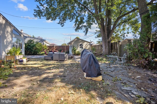 view of yard featuring a patio