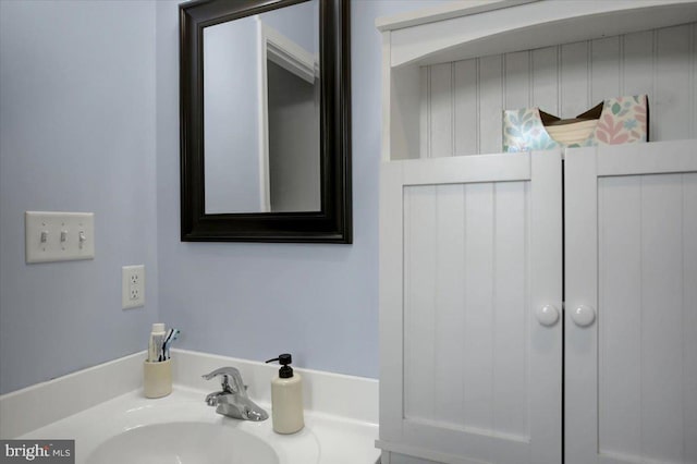 bathroom featuring sink