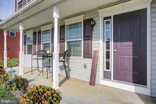 doorway to property with covered porch