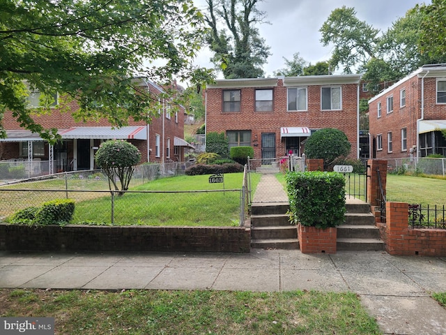 view of front facade with a front yard