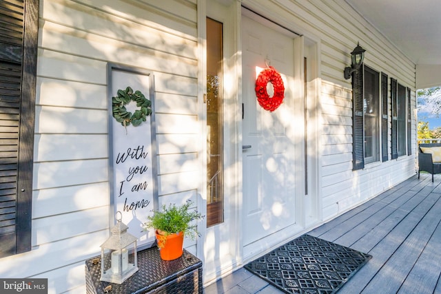 doorway to property with covered porch