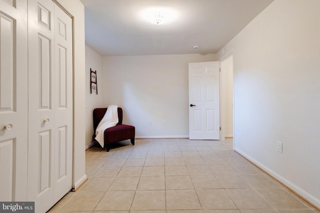 unfurnished room featuring light tile patterned floors