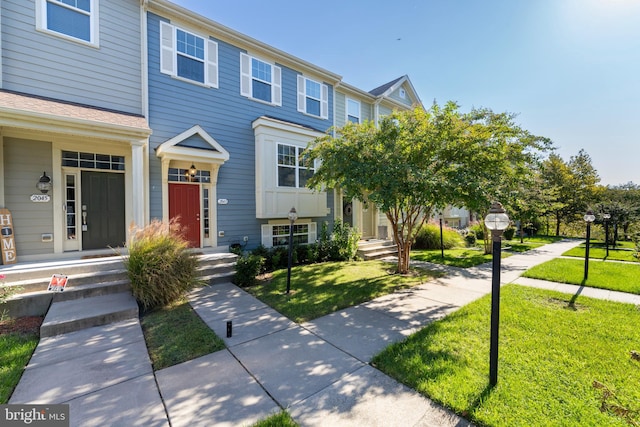 view of front of home featuring a front lawn