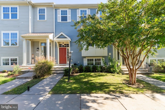 view of front of house with a front yard