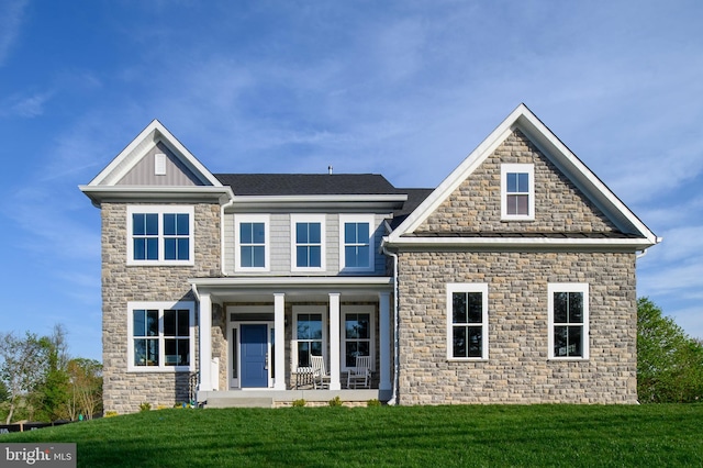 craftsman inspired home with a front yard and a porch