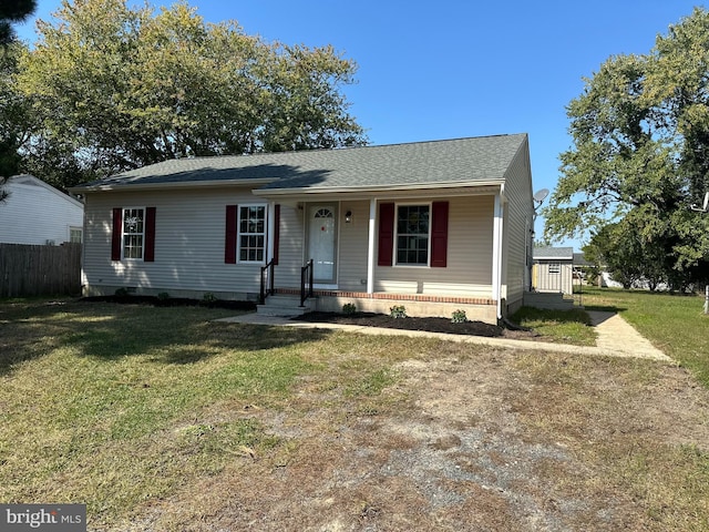 view of front of property featuring a front yard