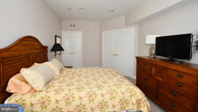 bedroom with visible vents, baseboards, and a closet