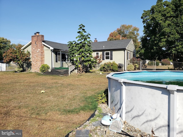 view of swimming pool featuring a yard