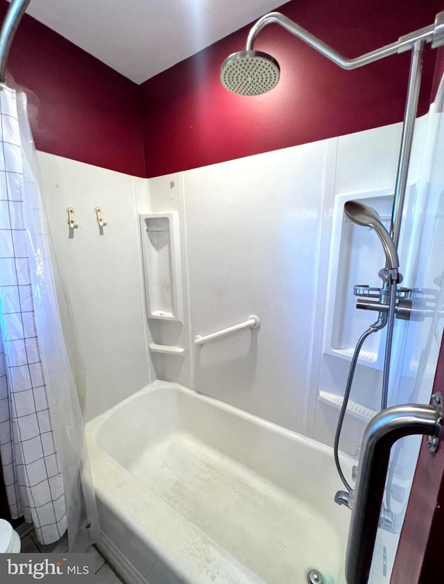 bathroom featuring shower / bathtub combination with curtain