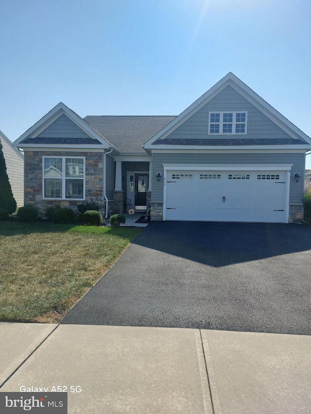 view of front of house featuring a garage and a front yard