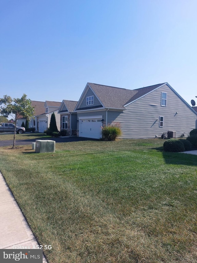 view of front of property featuring a garage and a front yard