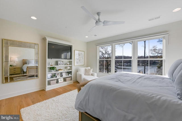 bedroom featuring light hardwood / wood-style floors and ceiling fan