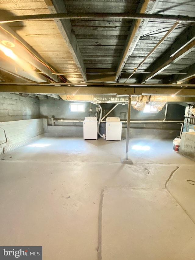 basement featuring washer / dryer