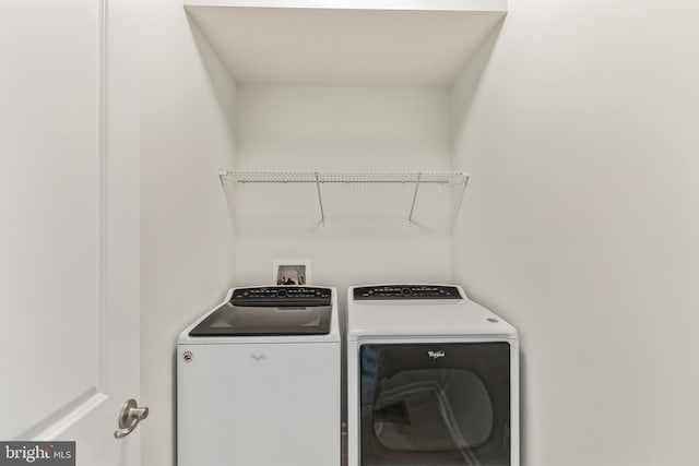 laundry room with washing machine and clothes dryer