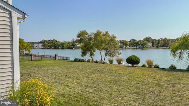 view of yard featuring a water view