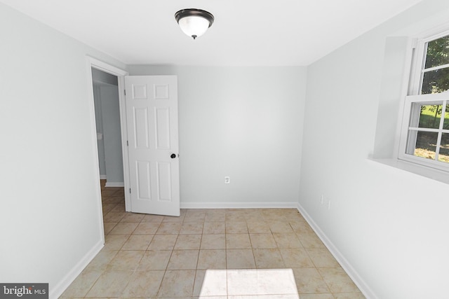 unfurnished room featuring light tile patterned floors