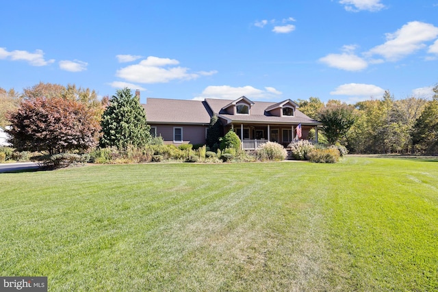 view of front of house with a front lawn