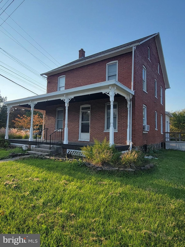 view of front of house featuring a front lawn and covered porch